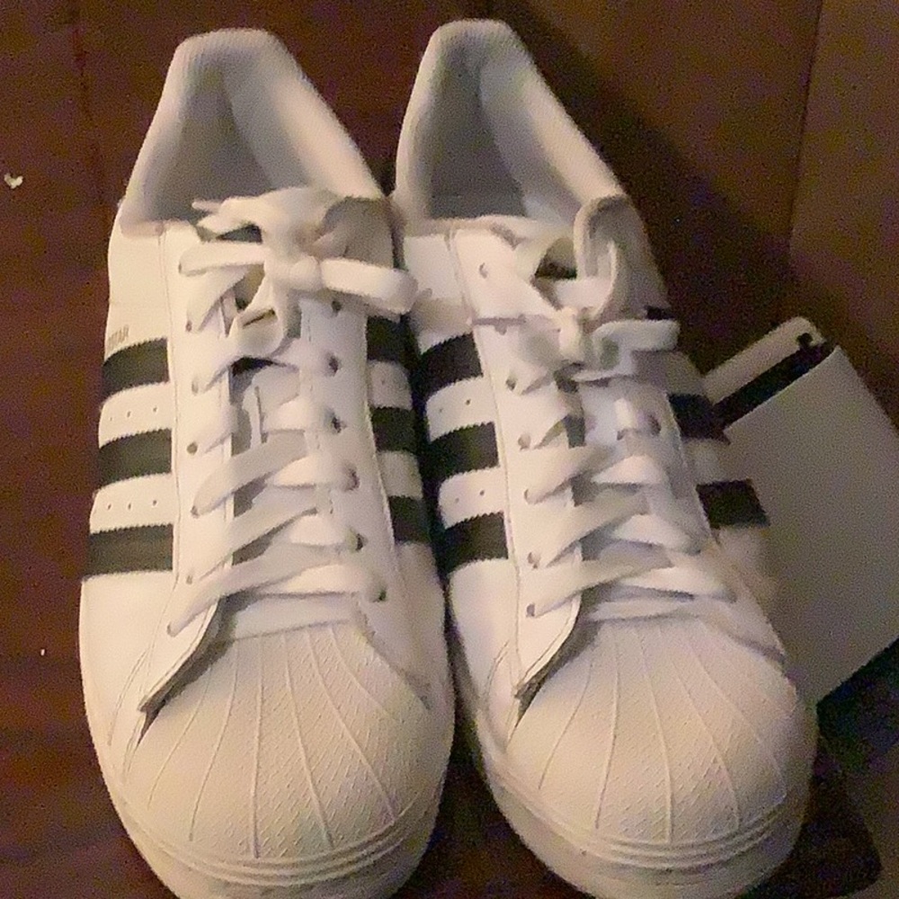 Men’s adidas sneakers like new condition size 9.5